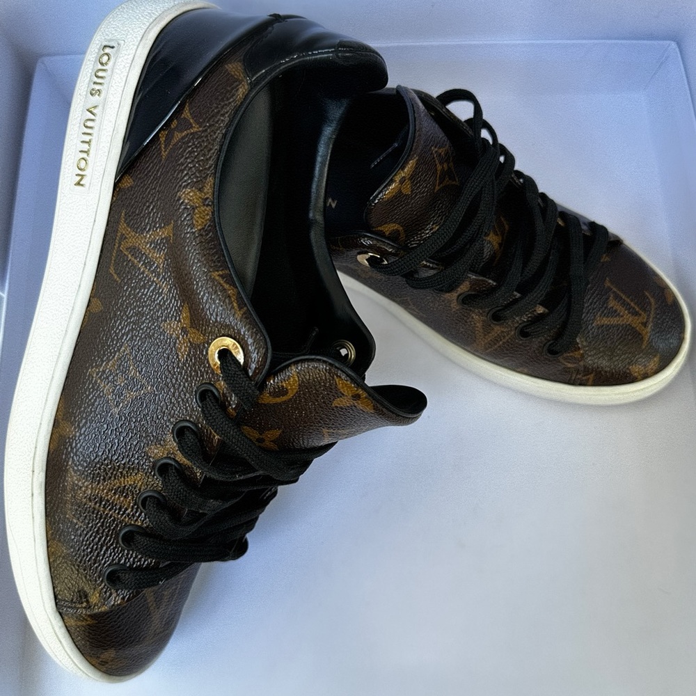 LOUIS VUITTON Frontrow Sneakers, size 6.5